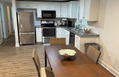 Northside Casa | Newly Updated 4-bedroom House Close to Jax Airport and Downtown Jacksonville
