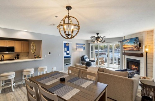 Sunrise Beach Condominio | Newly Updated, Amazing Views, Boat Slip & Heated Pool