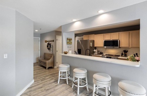 Sunrise Beach Condominio | Newly Updated, Amazing Views, Boat Slip & Heated Pool