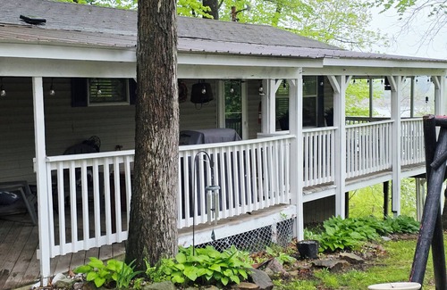 Bellmore Casa | Updated Beautiful Lake View Home