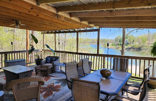 Bellmore Casa | Updated Beautiful Lake View Home