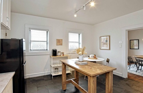 Austin Ave. Apartamento | Newly Updated Cozy 1927 Uptown Tudor 4 min to Magnolia