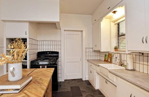 Austin Ave. Apartamento | Newly Updated Cozy 1927 Uptown Tudor 4 min to Magnolia