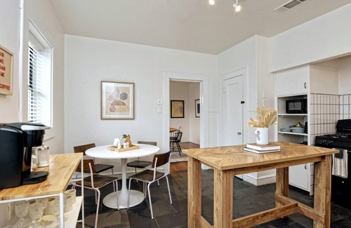 Austin Ave. Apartamento | Newly Updated Cozy 1927 Uptown Tudor 4 min to Magnolia
