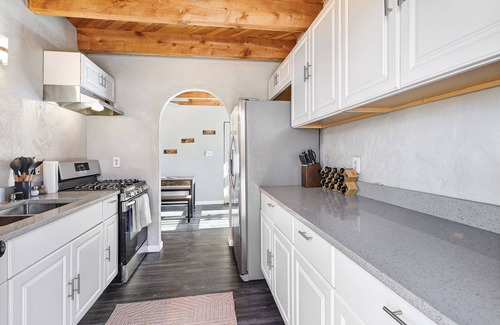 Dixon Casa | Newly Updated Dixon Wine House. 2 Bedroom 3 Story with room for 8.