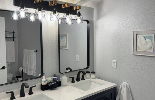 Clear Lake Casa | Newly updated, fnatastic location!
