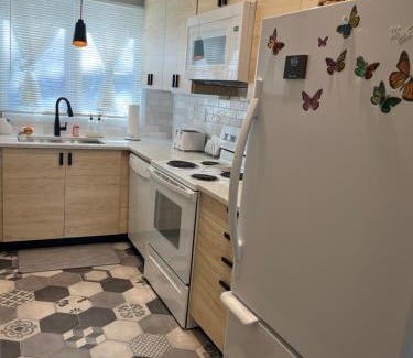 Lake Geneva Apartamento | Newly Updated Modern, Spacious, and Cozy Condo- Right on the Lake!