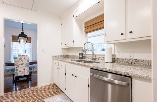 Valdosta Casa | Newly Updated Premium Property, Super Clean, Close to SGMC & VSU, Pets, Fire Pit