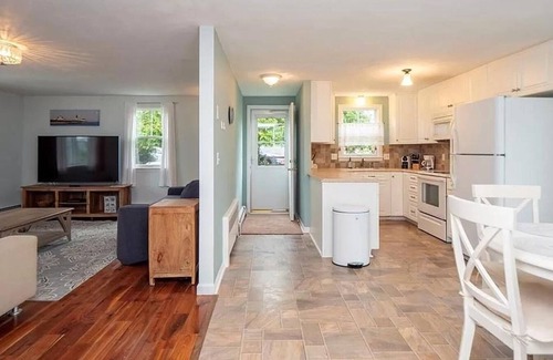 Eastward Look Casa | Newly updated Scarborough Home in Eastward, a stone's throw from Scarborough Beach!