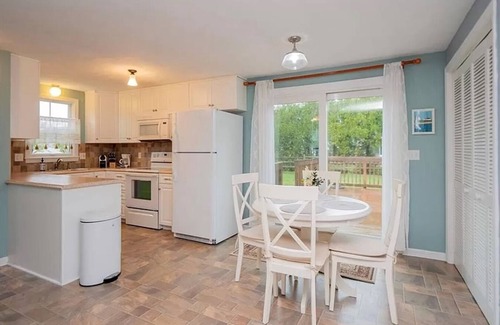 Eastward Look Casa | Newly updated Scarborough Home in Eastward, a stone's throw from Scarborough Beach!
