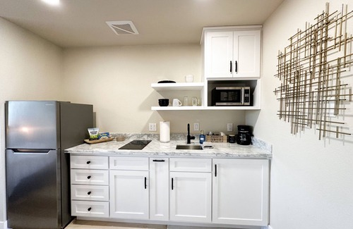 Salida Apartamento | Newly updated studio 2 min drive to HWY 99