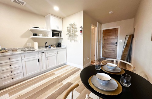 Salida Apartamento | Newly updated studio 2 min drive to HWY 99