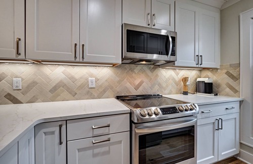 Sapphire Casa | Newly Updated Unit in Chestnut Ridge! - Oakstone
