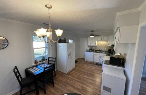 Newnan Casa | Newnan, Sauber, Ruhiges, Frisch Renoviertes Komplettes Haus