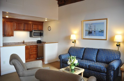 Yachting Village Hotel | Newport Bay Club and Hotel