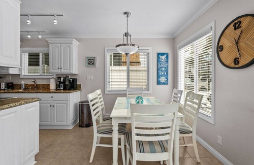 Newport Beach Casa | Newport Beach 1 bedroom, 1 bath + Sleeper Sofa Bed - Home/Beach/Garage/Patio