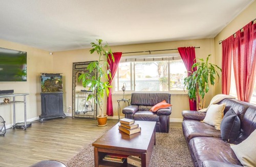 Balboa Peninsula Apartamento | Newport Beach Vacation Rental Steps to Shore!