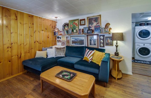Newport Casa | Newport Cabin on Diamond Lake with Private Boat Dock