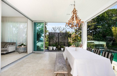 Newport Casa | Newport Luxe - Quick walk to Beach