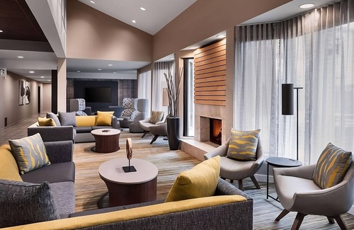 Middletown Hotel | Newport Middletown Retreat | 3 Relaxing Rooms w/ Outdoor Pool Access