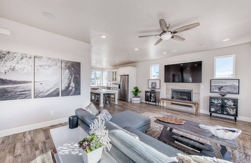 Grover Beach Casa | Newport Oceanview House w/ Rooftop Decks