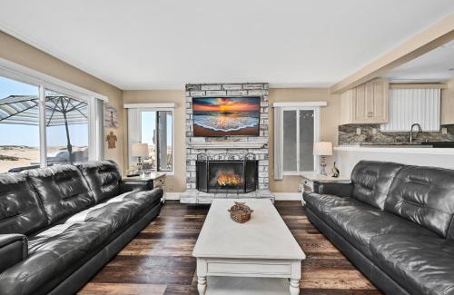 Balboa Peninsula Casa | Newport Paradise - Oceanfront Home by the Pier