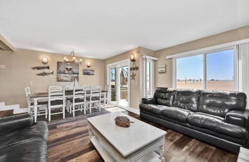 Balboa Peninsula Casa | Newport Paradise - Oceanfront Home by the Pier