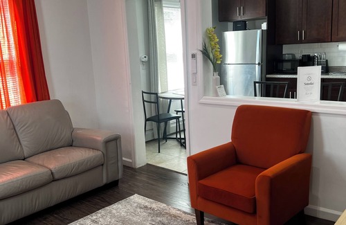 New Rochelle Apartamento | Retiro Chic NewRo en el centro de la ciudad: 3 habitaciones a 30 minutos de NYC