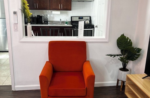 New Rochelle Apartamento | Retiro Chic NewRo en el centro de la ciudad: 3 habitaciones a 30 minutos de NYC