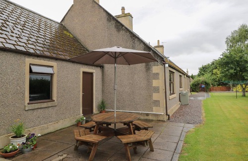 Forres Casa | NEWTON OF DALVEY FARMHOUSE, pet friendly, with open fire in Forres