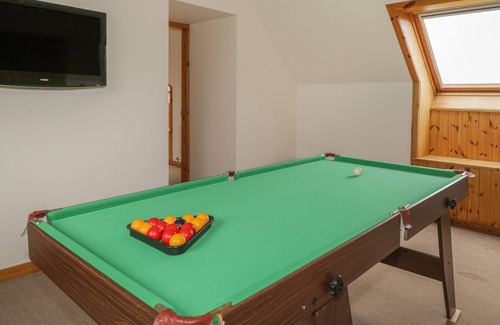 Forres Casa | NEWTON OF DALVEY FARMHOUSE, pet friendly, with open fire in Forres