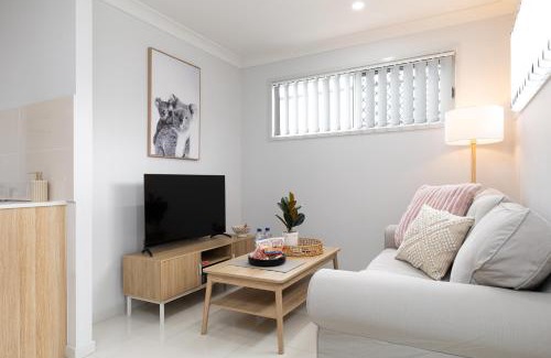 Rocklea Apartamento | Next to a Disk Golf Course! Shops! AirCon! 139F1