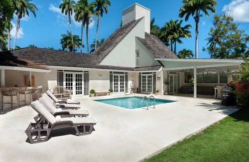 Porters Casa | NEXT TO BEACH STUNNING VILLA & POOL WITHIN LUSH TROPICAL PRIVATE GARDENS & GATES