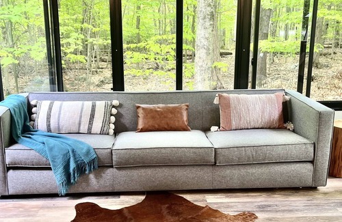 Tobyhanna Cabaña | Next to Camelback SKI and lakes PoconoWoods cabin overlooking a forest