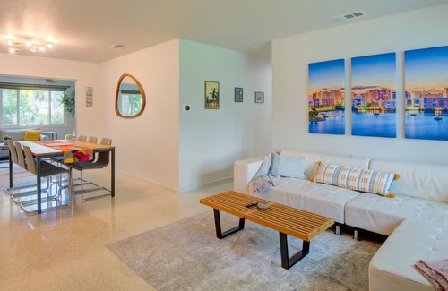 Park East Casa | Next to Ed Smith Stadium, Close to Beaches & City