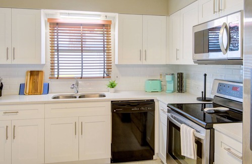 Park East Casa | Next to Ed Smith Stadium, Close to Beaches & City