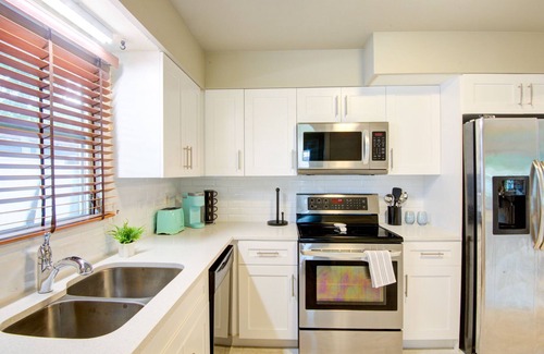 Park East Casa | Next to Ed Smith Stadium, Close to Beaches & City