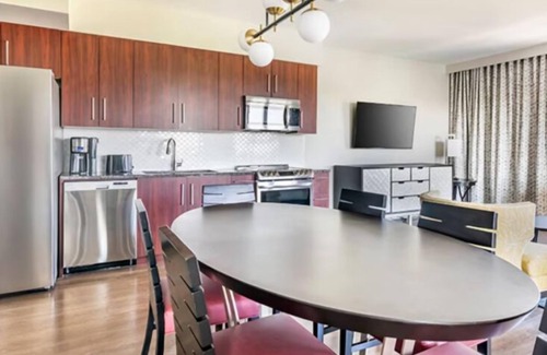Florida Central Atlantic Coast Complejo | Next to EPIC UNIVERSE! Incredible 2-Bedroom/2 Full Bath with Living & Kitchen