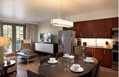 Florida Central Atlantic Coast Complejo | Next to EPIC UNIVERSE! Incredible 2-Bedroom/2 Full Bath with Living & Kitchen