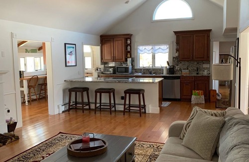 Manchester Casa | Next to Hildene. Walk to Equinox Pond.