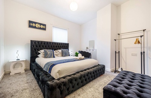 Liverpool Casa | Next to Liverpool station stadium city
