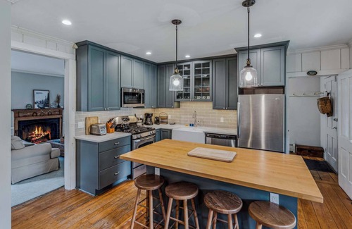 South Pomfret Casa | Next to Saskadena Ski, Great Views | Half Past Six