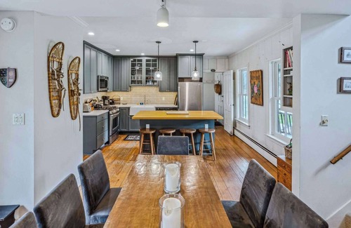 South Pomfret Casa | Next to Saskadena Ski, Great Views | Half Past Six