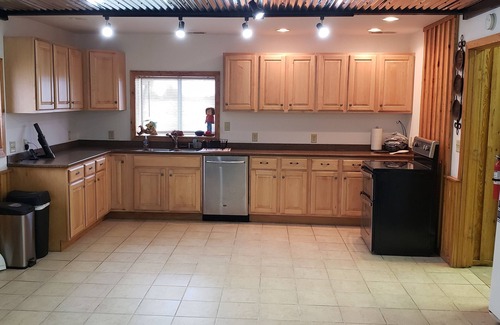 Marinette Casa | NFL Draft. 50 minutes to Lambeau field. 4 story house. Private location. Unique.