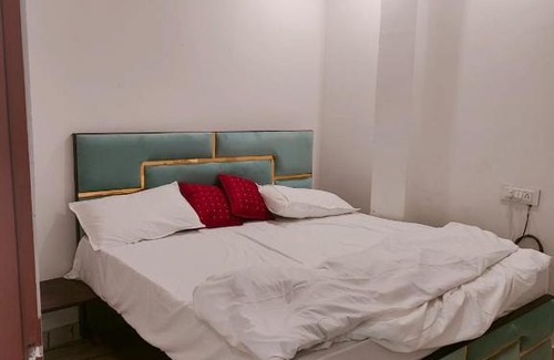 Varanasi Apartamento | NGO Cottage For Family