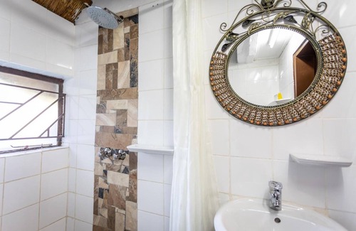 Livingstone Cabina | Ngoma Zanga Lodge