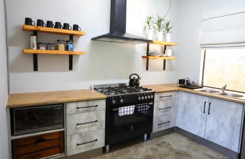 Drummond Apartamento | Nguni Place - a self-catering, modern apartment.