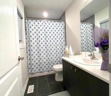 Thorold Casa | Niagara Falls BNB 15 mins away from Falls