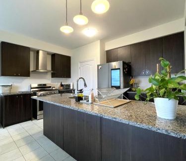 Thorold Casa | Niagara Falls BNB 15 mins away from Falls