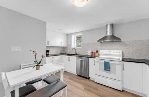 St. Catharines Apartamento | Niagara Falls & Wineries | 3BR Modern Home w/ King